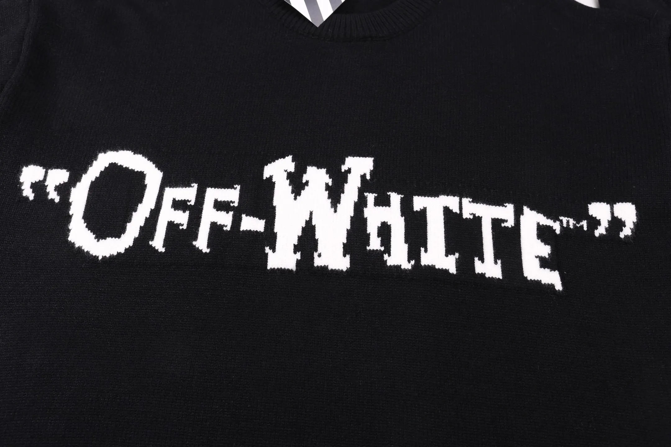 Logo Jacquard Wool Crew-Neck Sweater D20022160 — view 4
