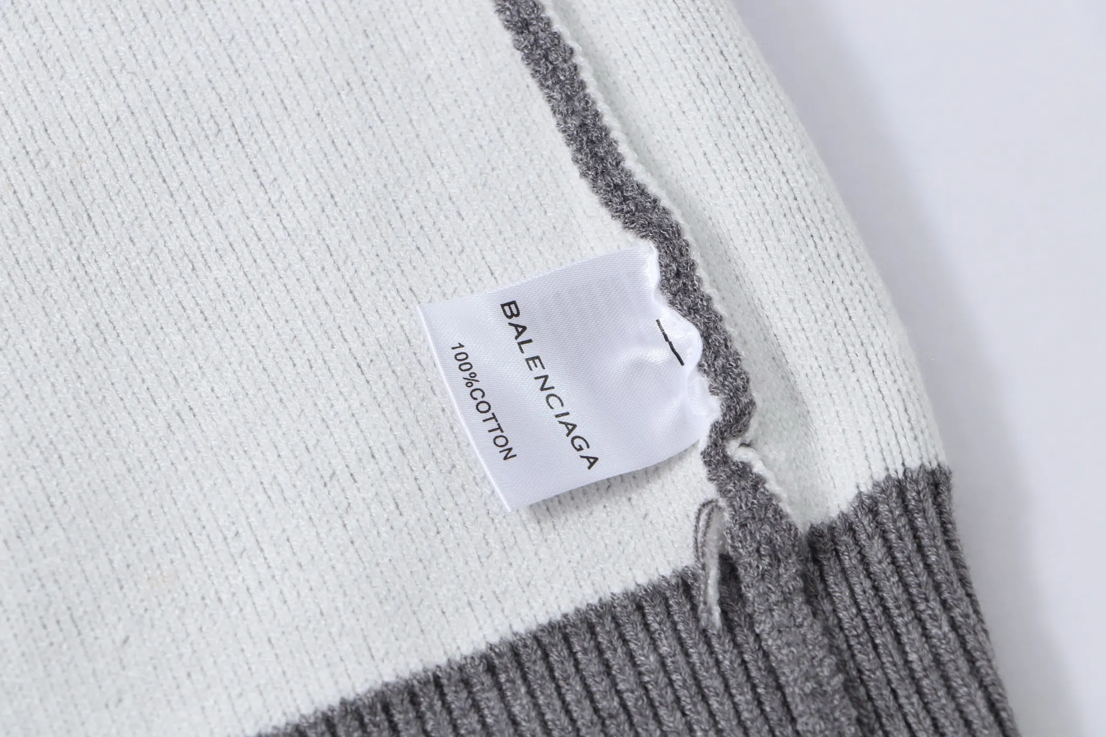 Logo Intarsia Knit Crew-Neck Sweater D21022094 — view 6
