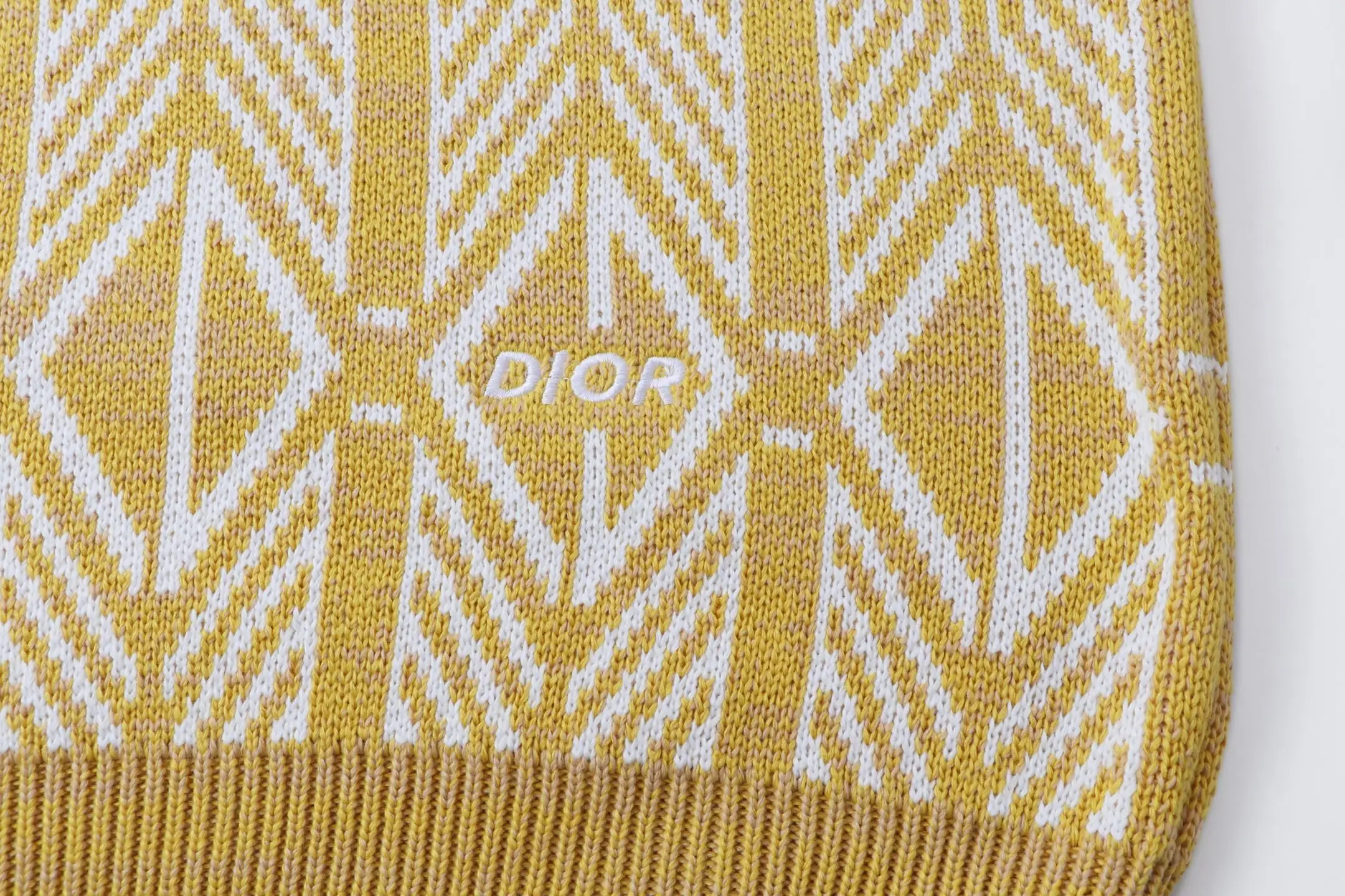 Geometric Jacquard Crew-Neck Sweater D21022078 — view 4