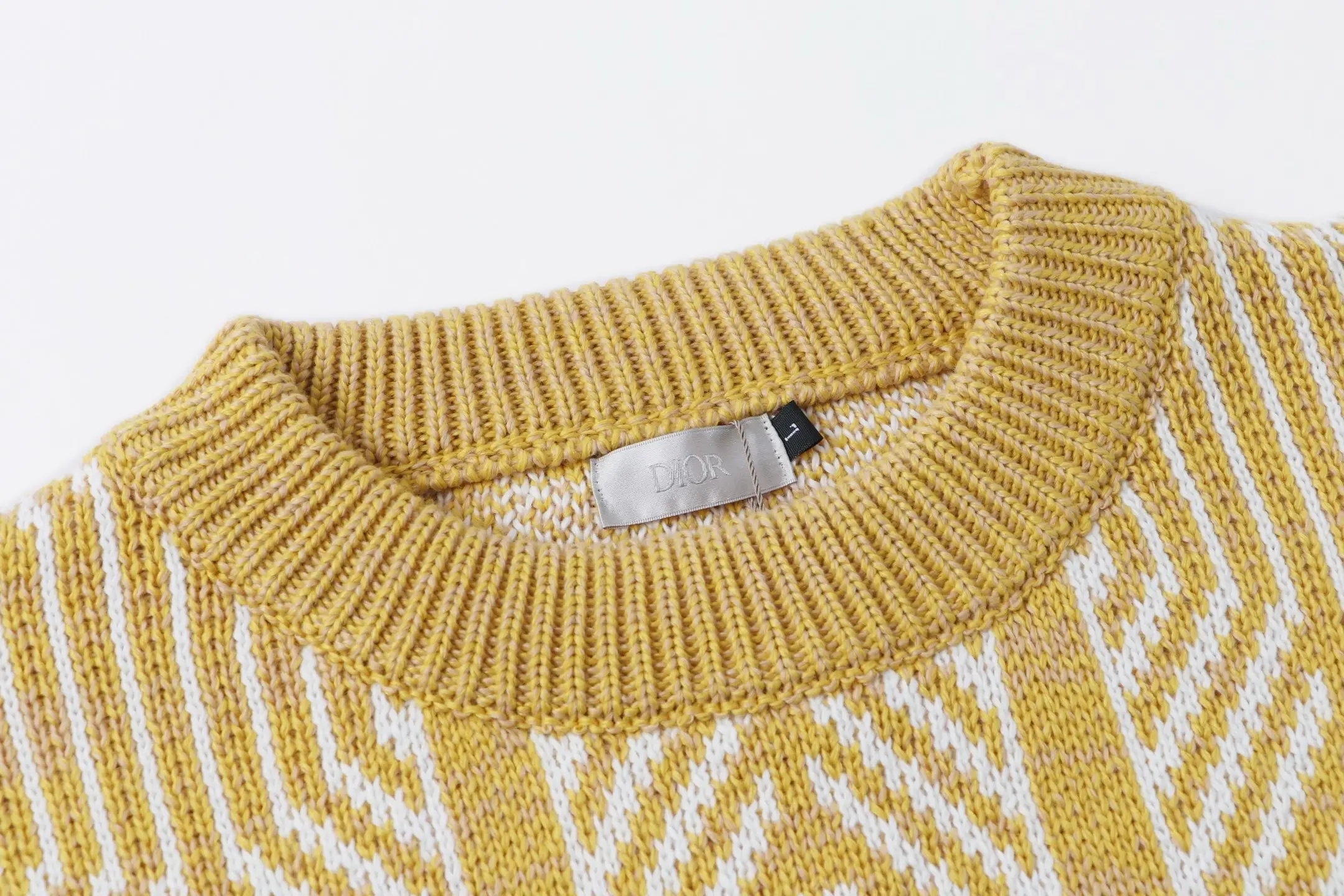 Geometric Jacquard Crew-Neck Sweater D21022078 — view 6