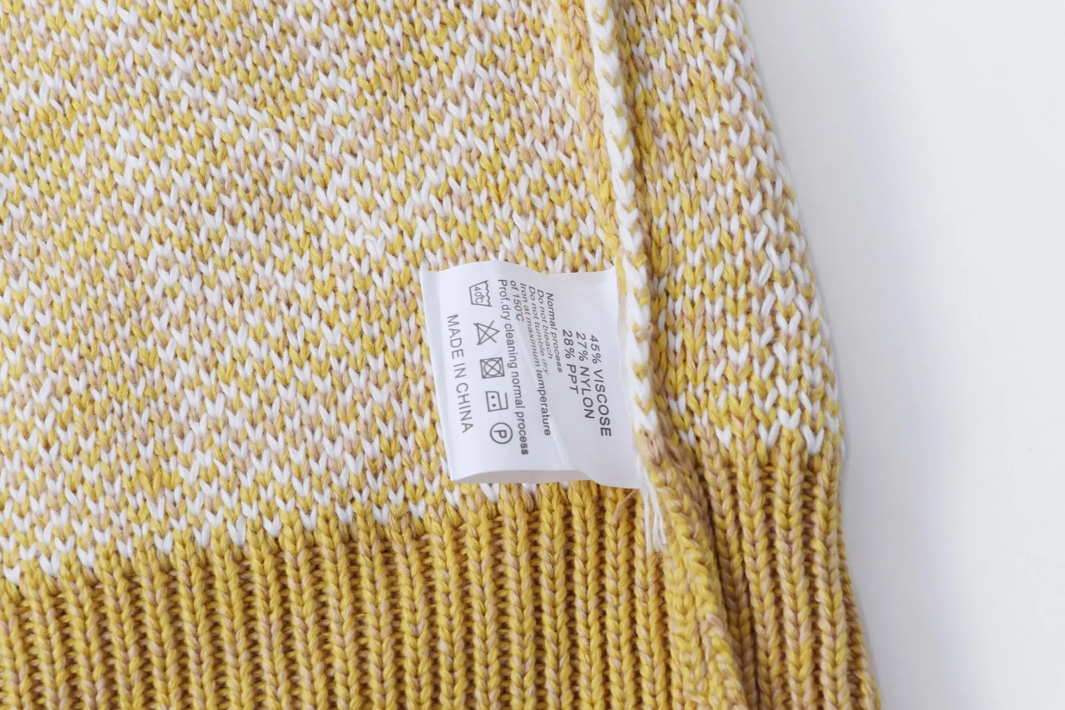 Geometric Jacquard Crew-Neck Sweater D21022078 — view 8