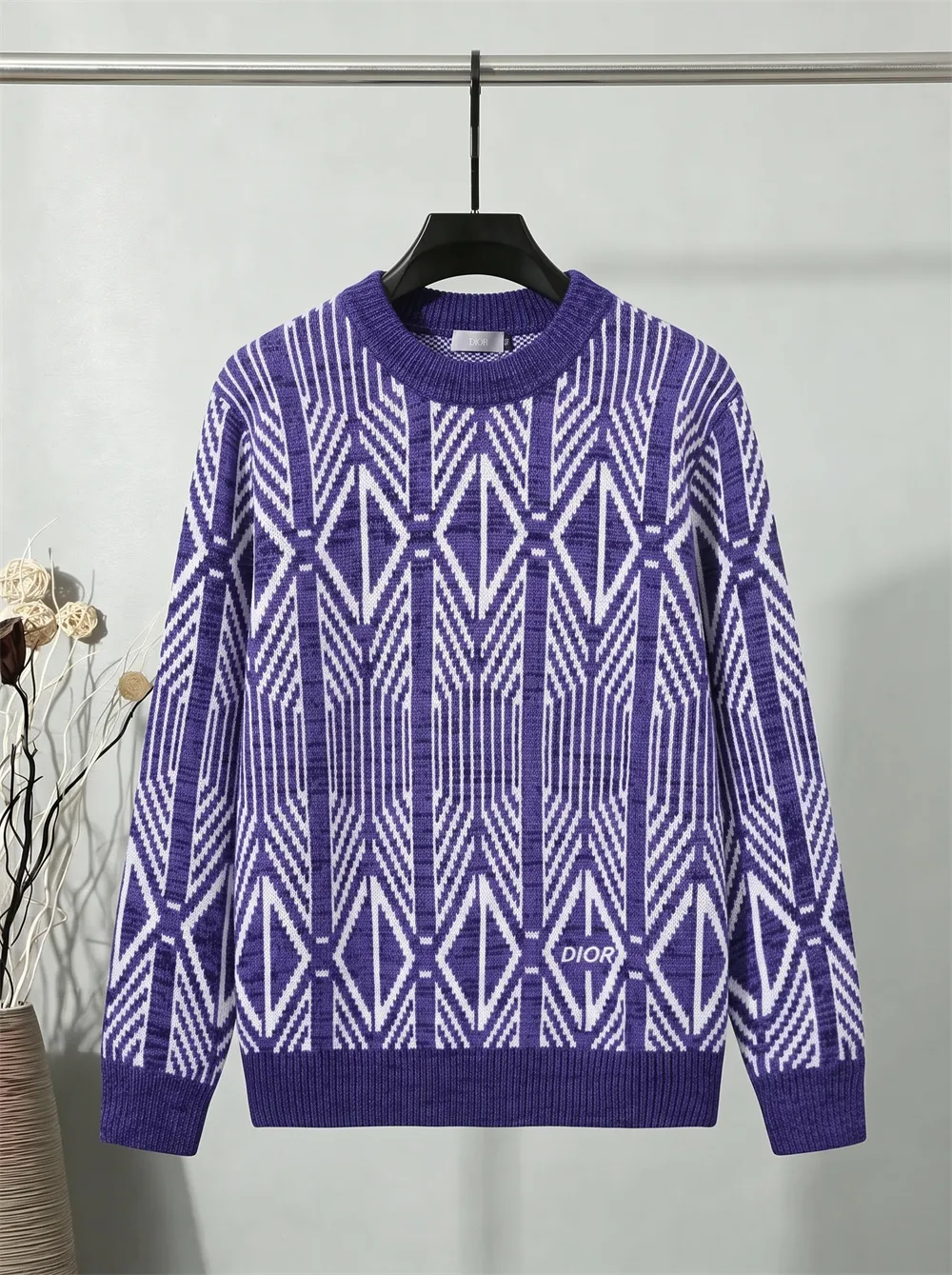 Geometric Jacquard Logo Crew-Neck Sweater D21022077