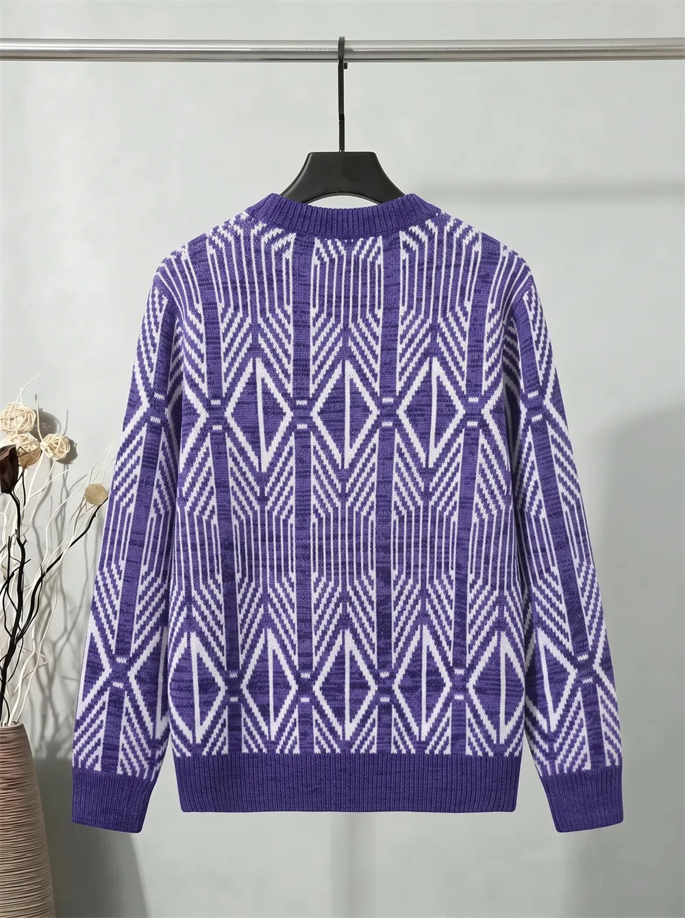 Geometric Jacquard Logo Crew-Neck Sweater D21022077 — view 2
