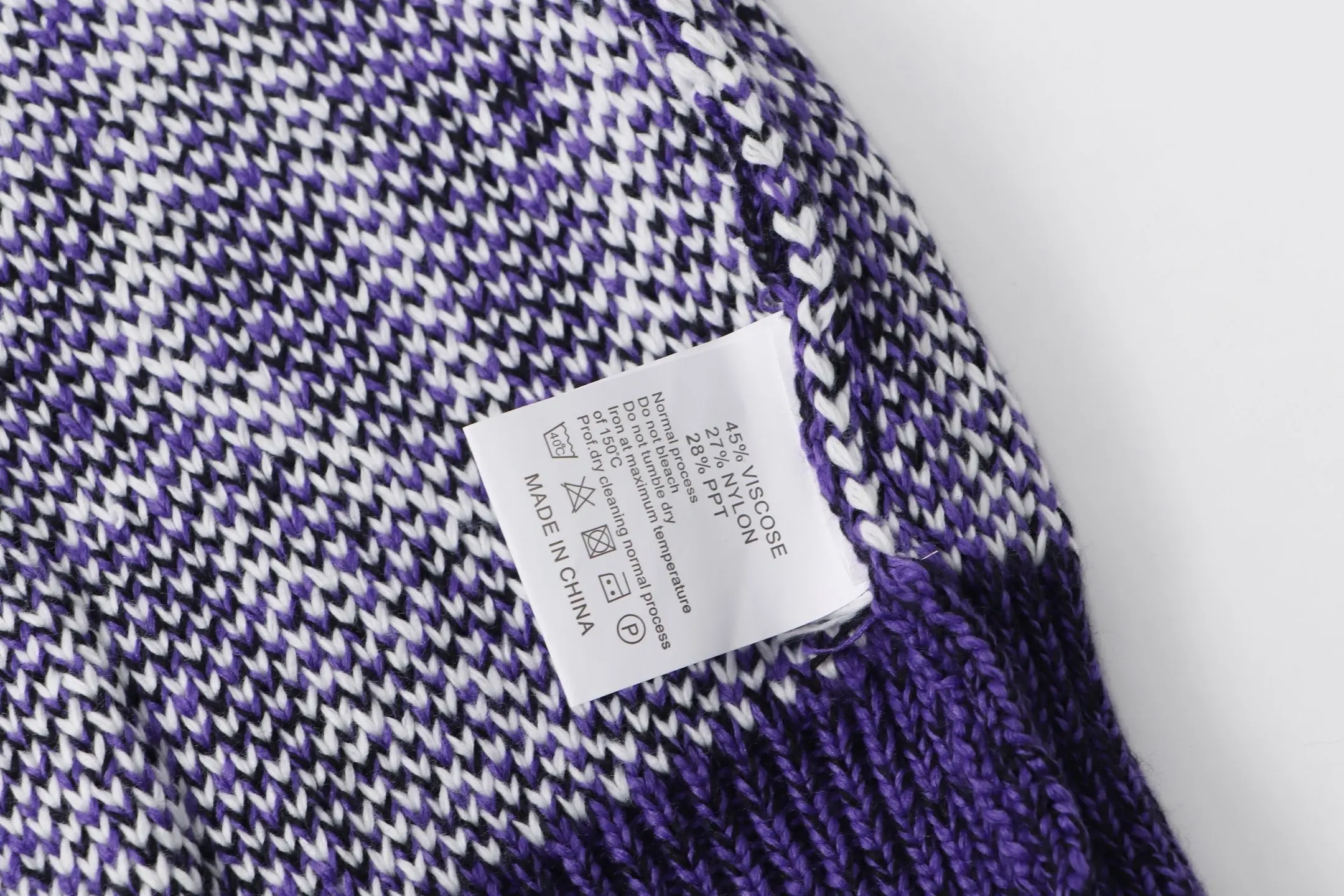 Geometric Jacquard Logo Crew-Neck Sweater D21022077 — view 4