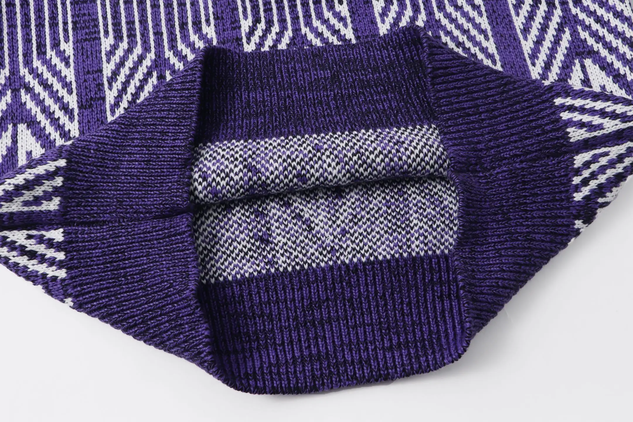 Geometric Jacquard Logo Crew-Neck Sweater D21022077 — view 5