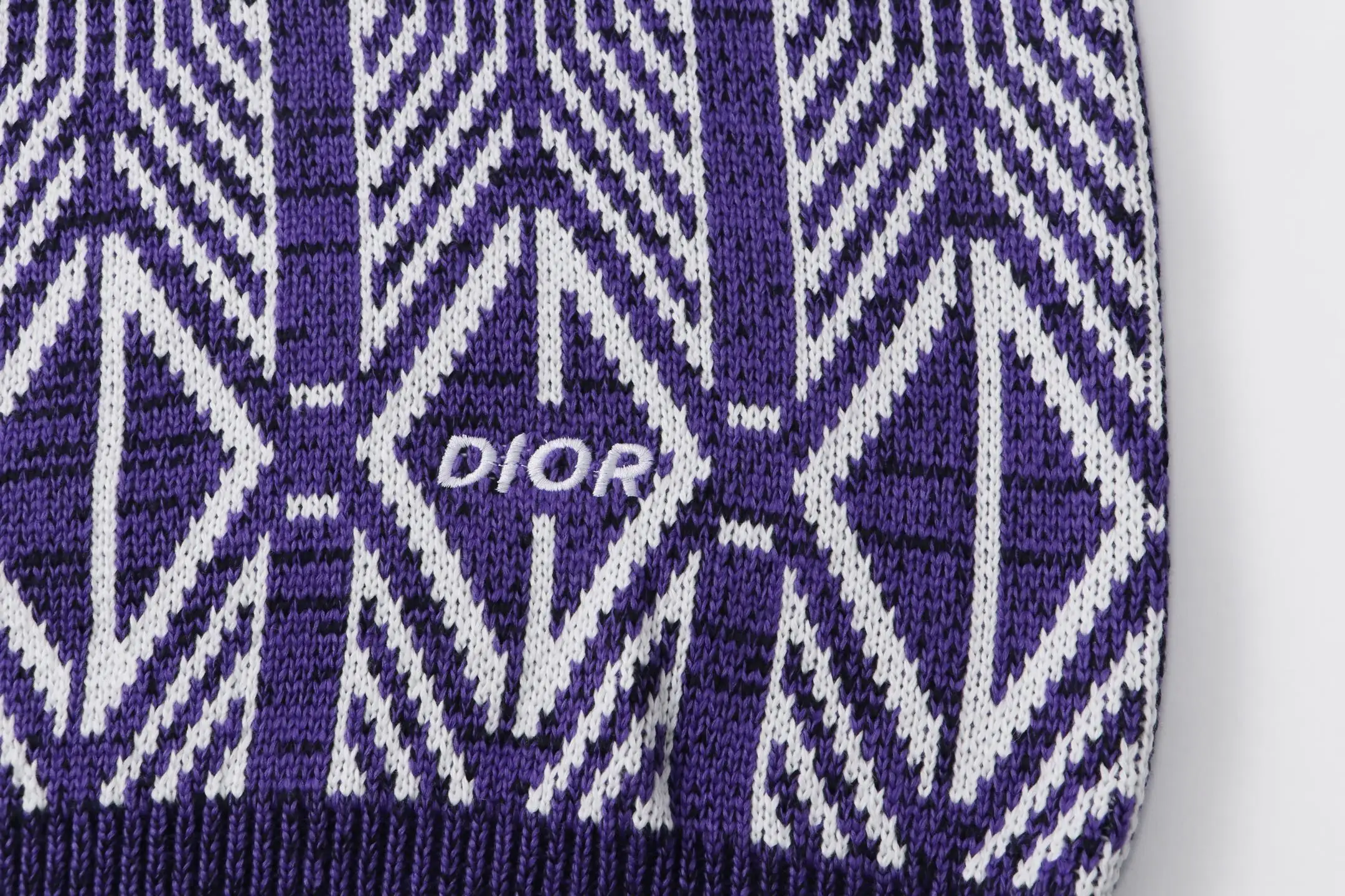 Geometric Jacquard Logo Crew-Neck Sweater D21022077 — view 6