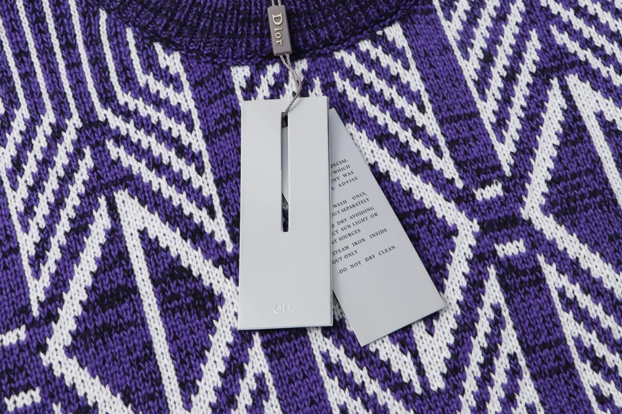 Geometric Jacquard Logo Crew-Neck Sweater D21022077 — view 8