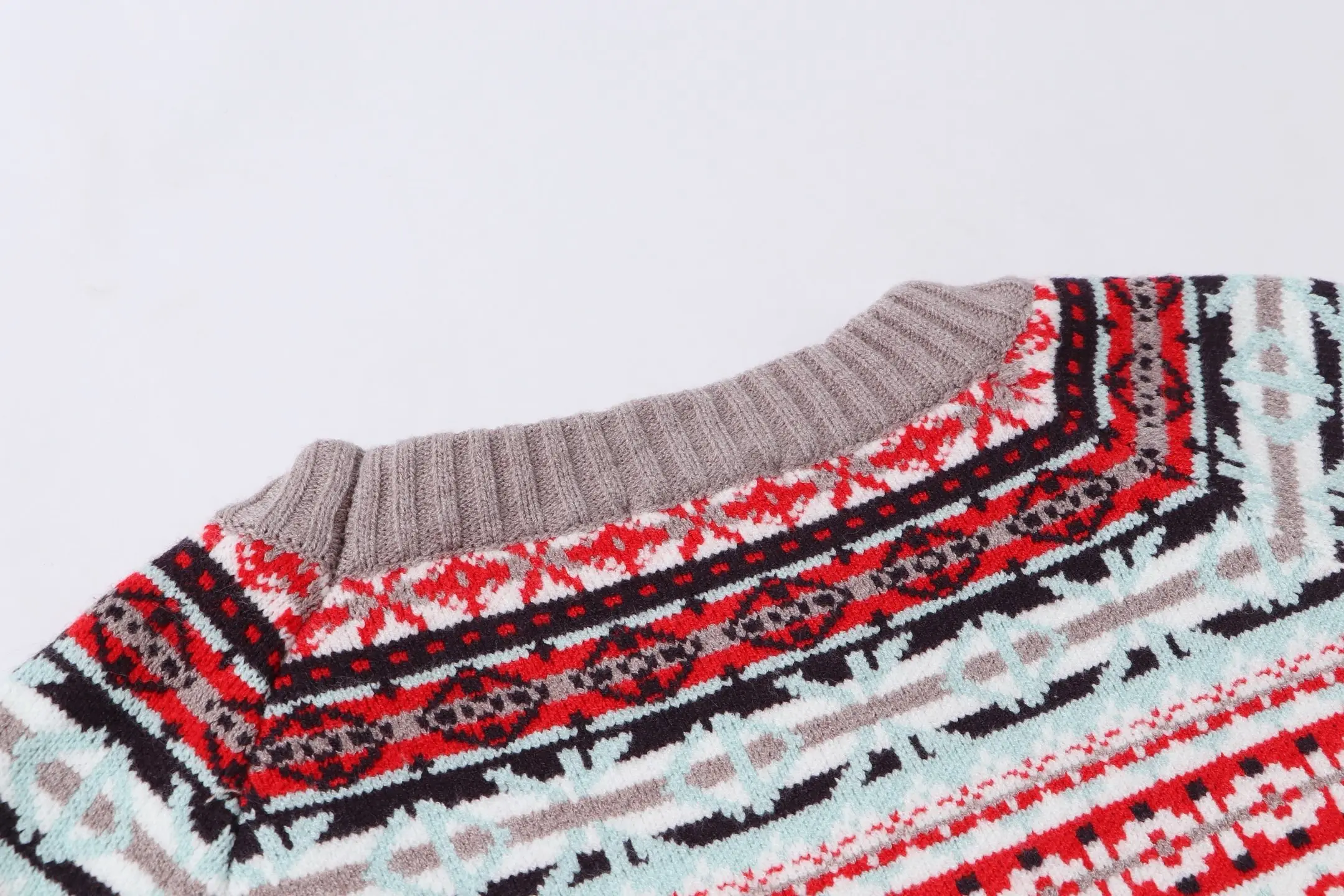 Fair Isle Intarsia Crew-Neck Sweater D21022076 — view 5