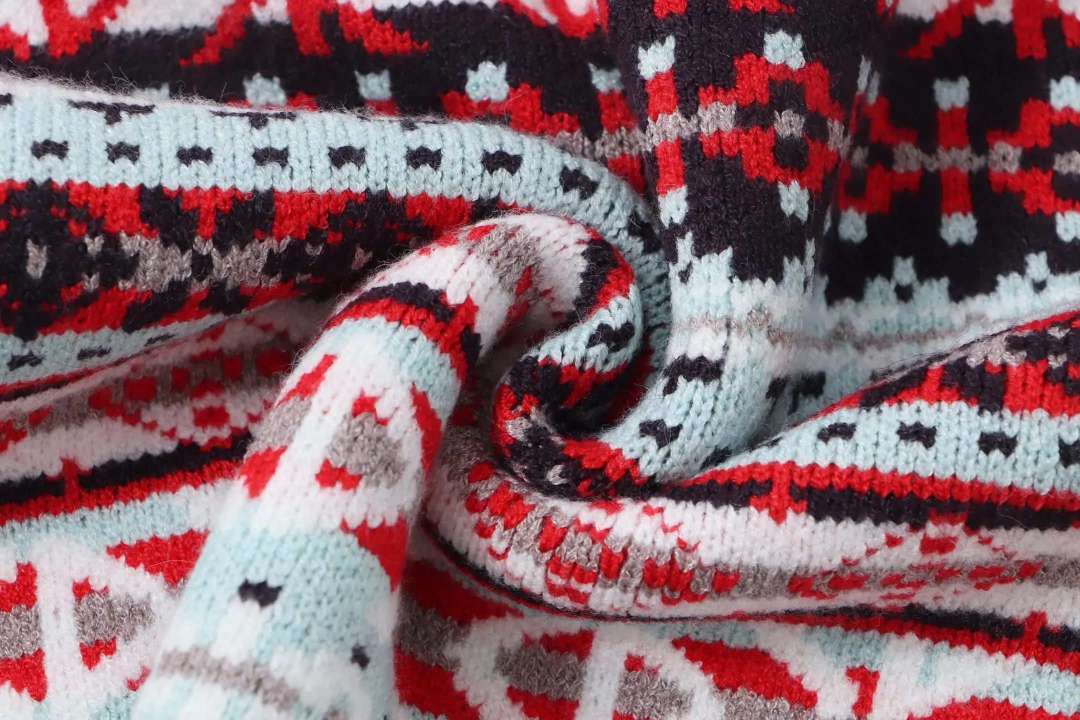 Fair Isle Intarsia Crew-Neck Sweater D21022076 — view 7