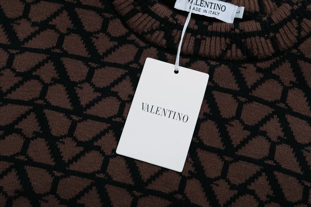 V-Logo Monogram Jacquard Crew-Neck Sweater D21022105 — view 4