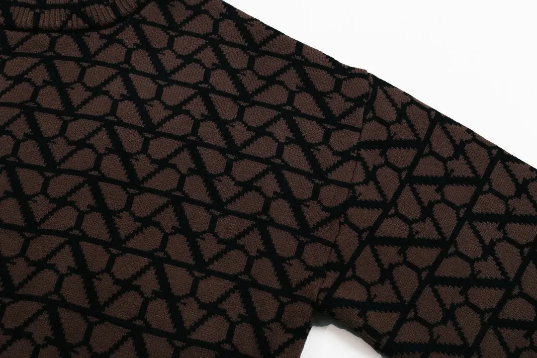 V-Logo Monogram Jacquard Crew-Neck Sweater D21022105 — view 6