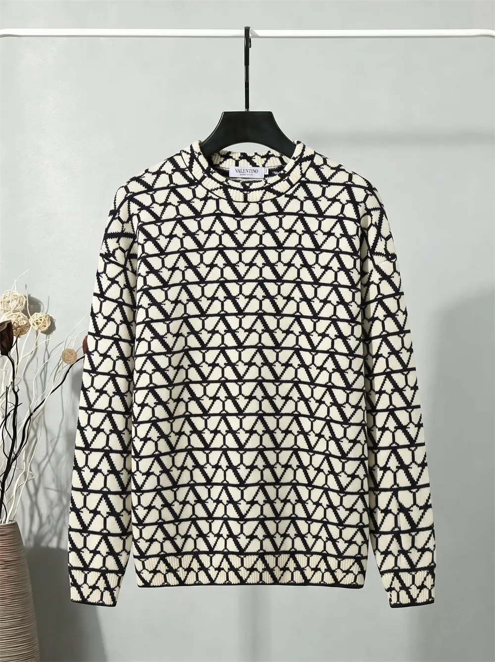 V-Logo Monogram Jacquard Crew-Neck Sweater D21022104