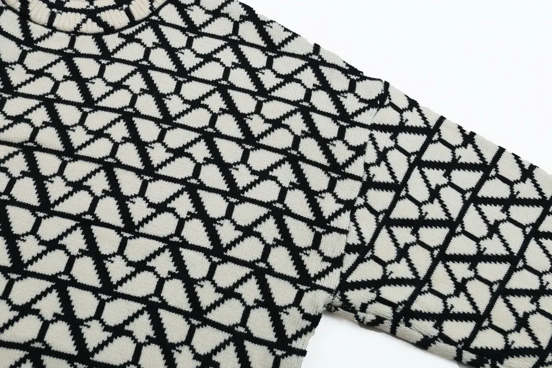 V-Logo Monogram Jacquard Crew-Neck Sweater D21022104 — view 3