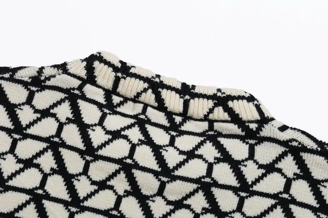 V-Logo Monogram Jacquard Crew-Neck Sweater D21022104 — view 7