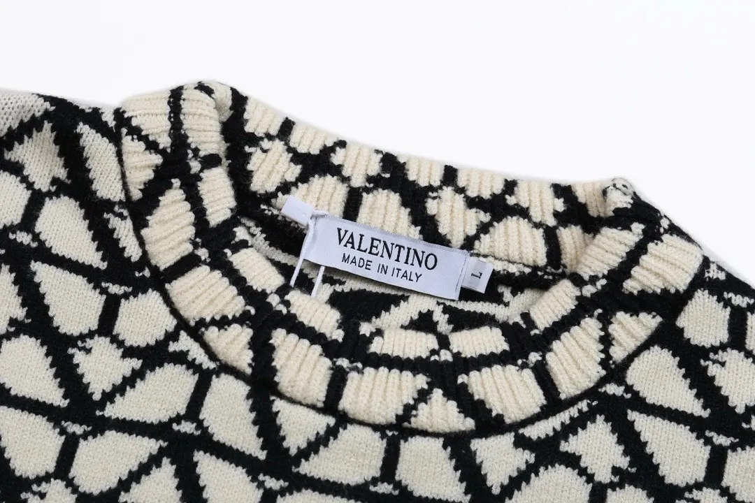 V-Logo Monogram Jacquard Crew-Neck Sweater D21022104 — view 8