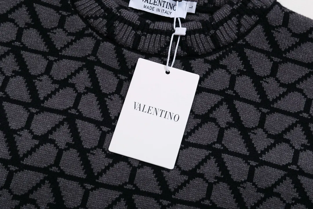 V-Logo Monogram Jacquard Crew-Neck Sweater D21022106 — view 4