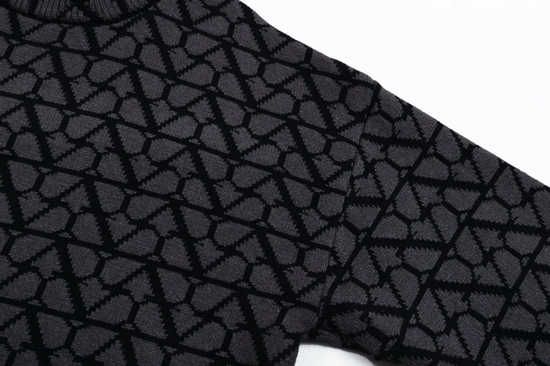 V-Logo Monogram Jacquard Crew-Neck Sweater D21022106 — view 6