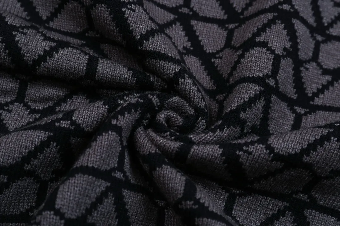 V-Logo Monogram Jacquard Crew-Neck Sweater D21022106 — view 8