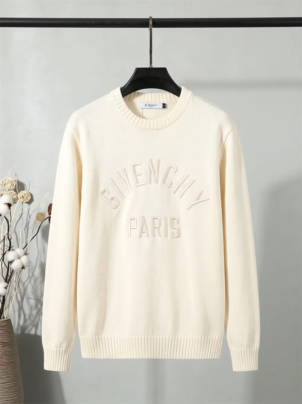 Logo-Embroidered Crew-Neck Sweater D22022100
