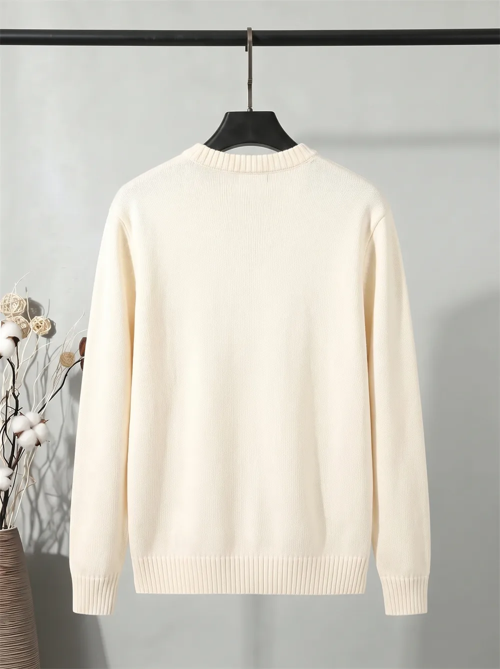 Logo-Embroidered Crew-Neck Sweater D22022100 — view 2