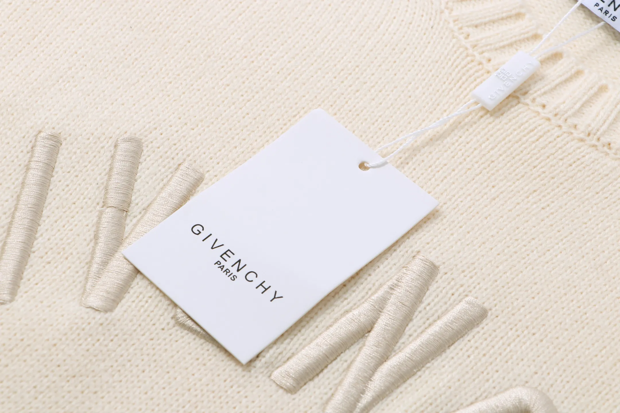 Logo-Embroidered Crew-Neck Sweater D22022100 — view 5