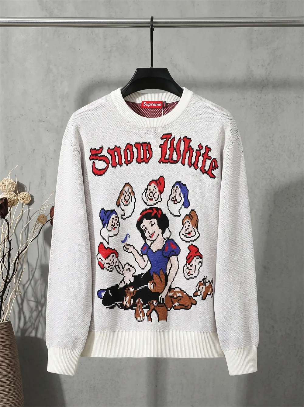 Snow White Jacquard Crew-Neck Sweater D22022092