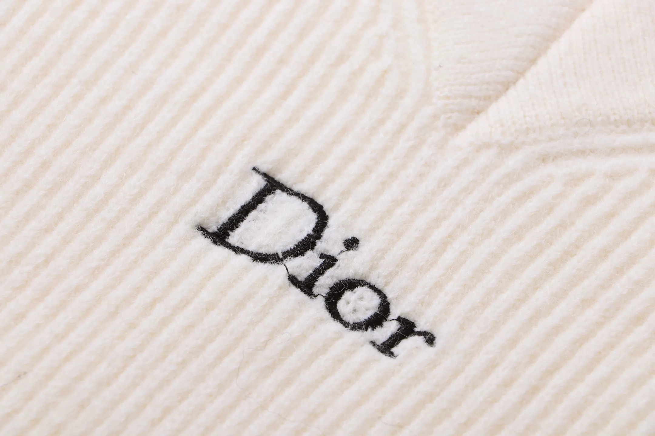 Logo Embroidered V-Neck Ribbed Sweater D23022080 — view 3