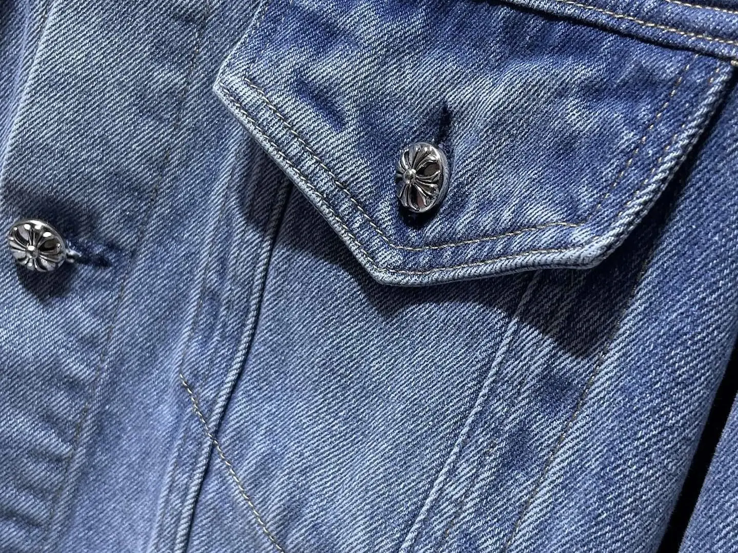 Embroidered Leather Patch Denim Jacket D25022161 — view 5