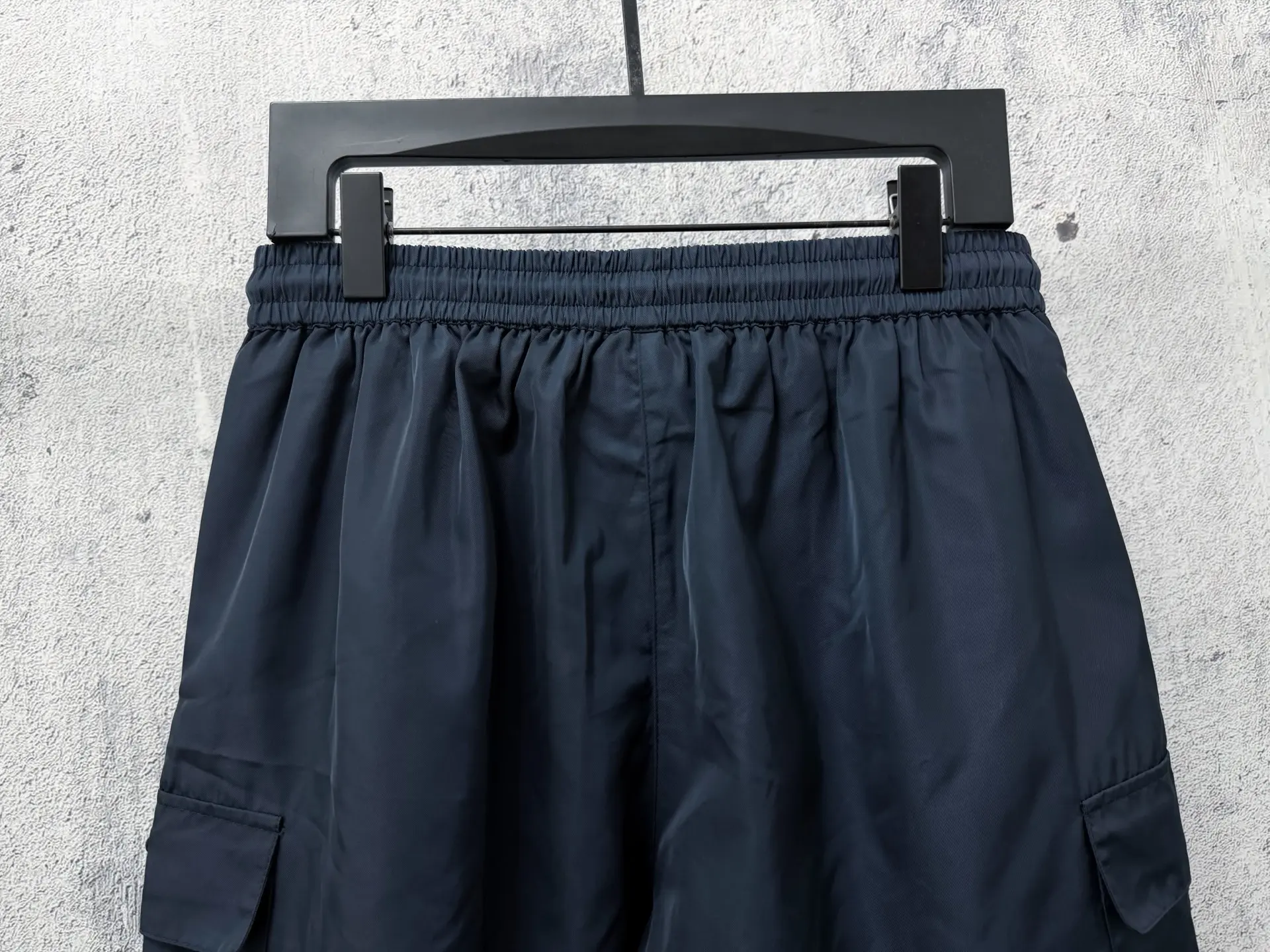 Logo-Plaque Re-Nylon Cargo Shorts D17011281 — view 5