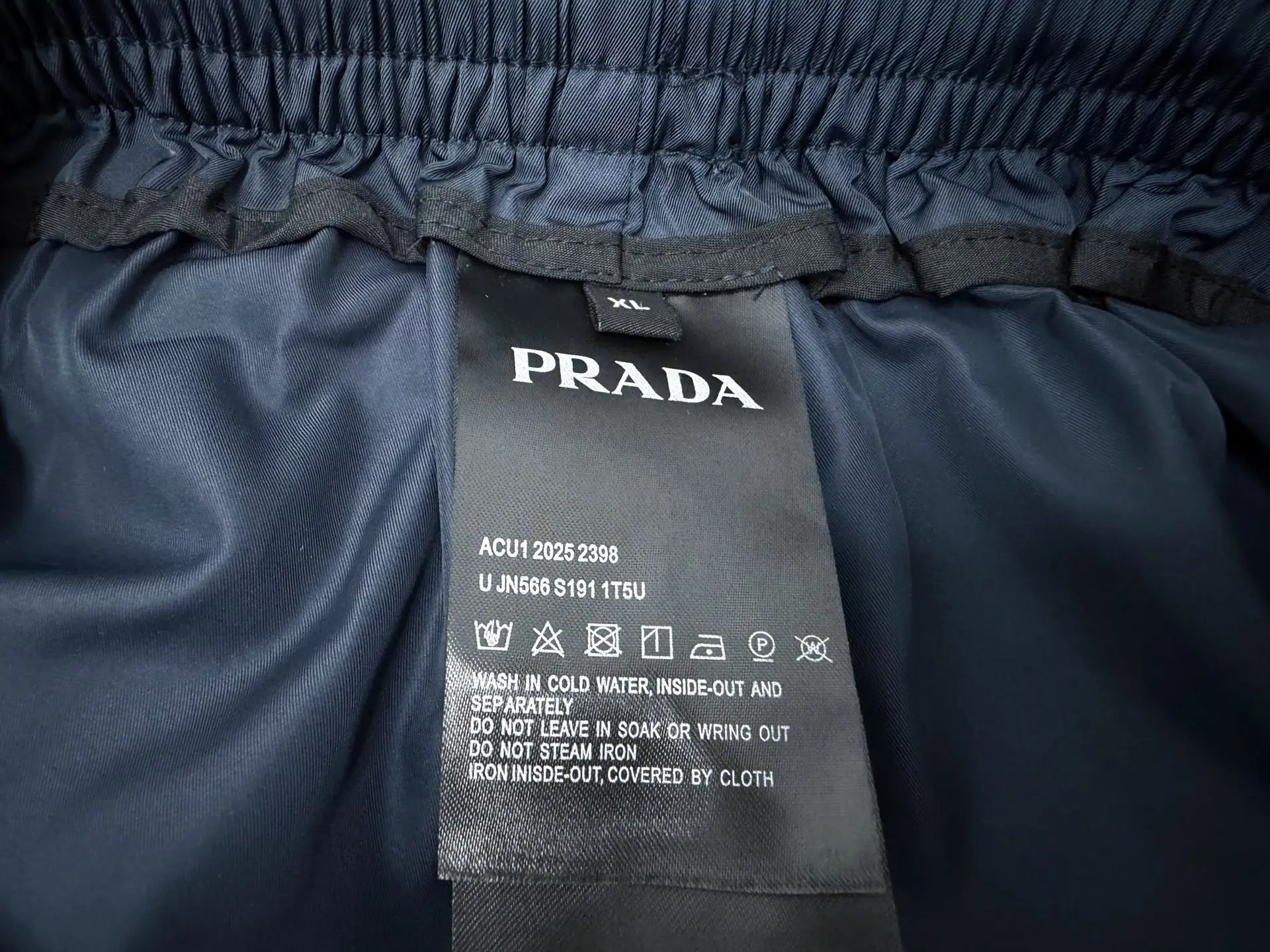 Logo-Plaque Re-Nylon Cargo Shorts D17011281 — view 8