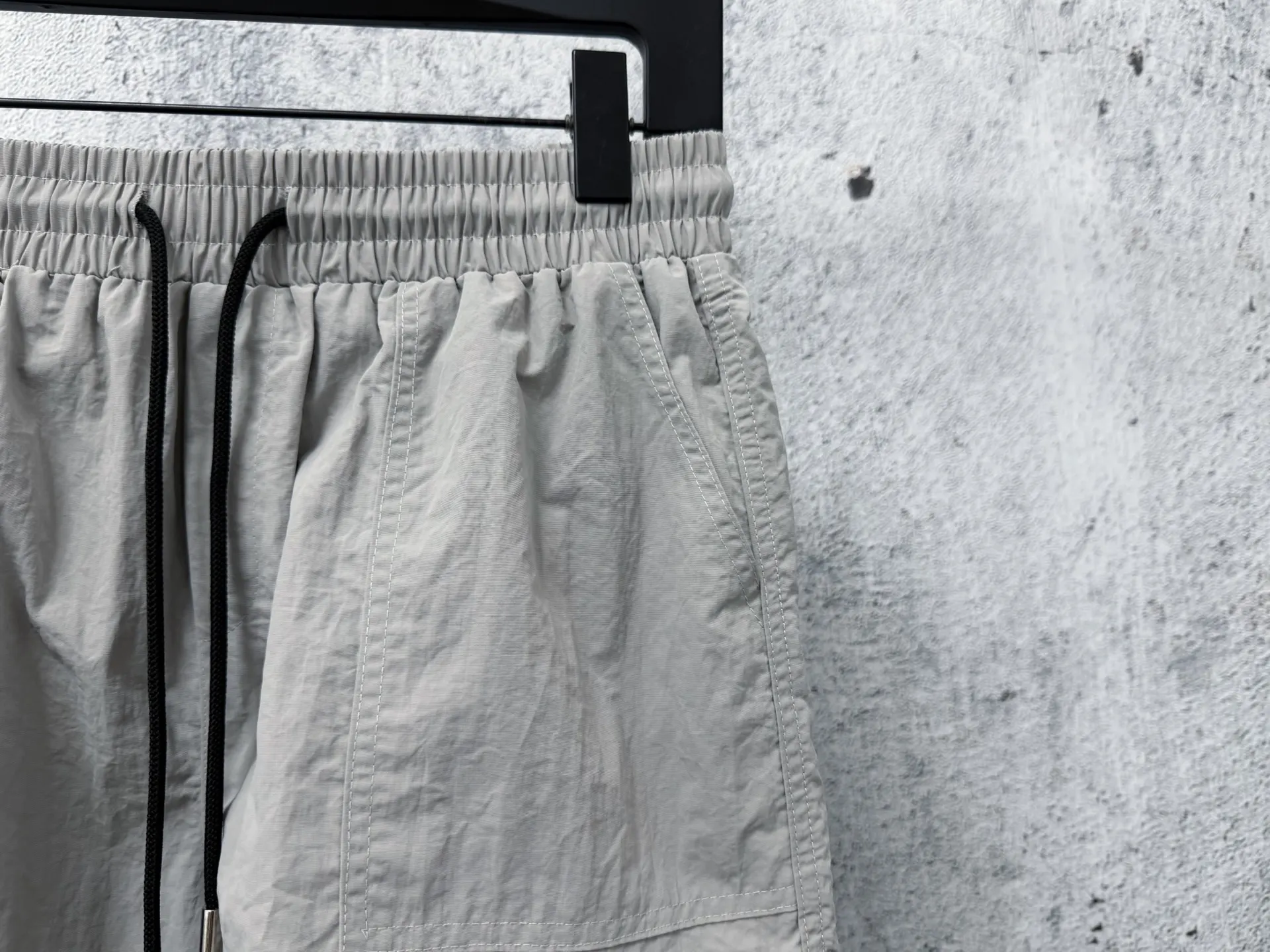 Logo-Patch Crinkled Nylon Cargo Shorts D18011279 — view 3