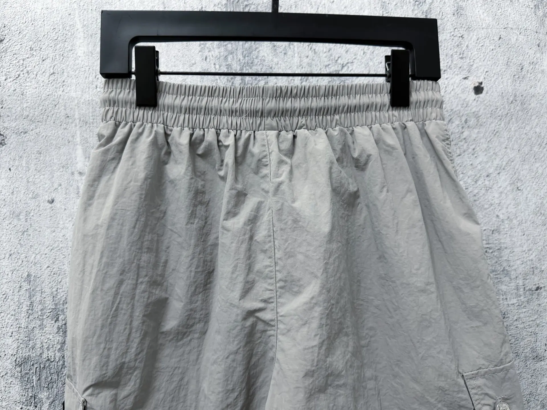 Logo-Patch Crinkled Nylon Cargo Shorts D18011279 — view 5