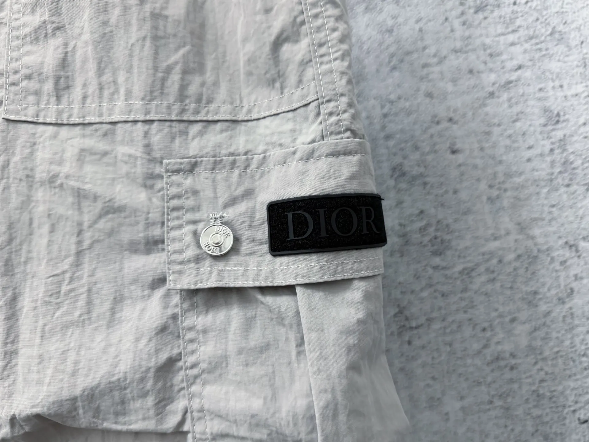Logo-Patch Crinkled Nylon Cargo Shorts D18011279 — view 6