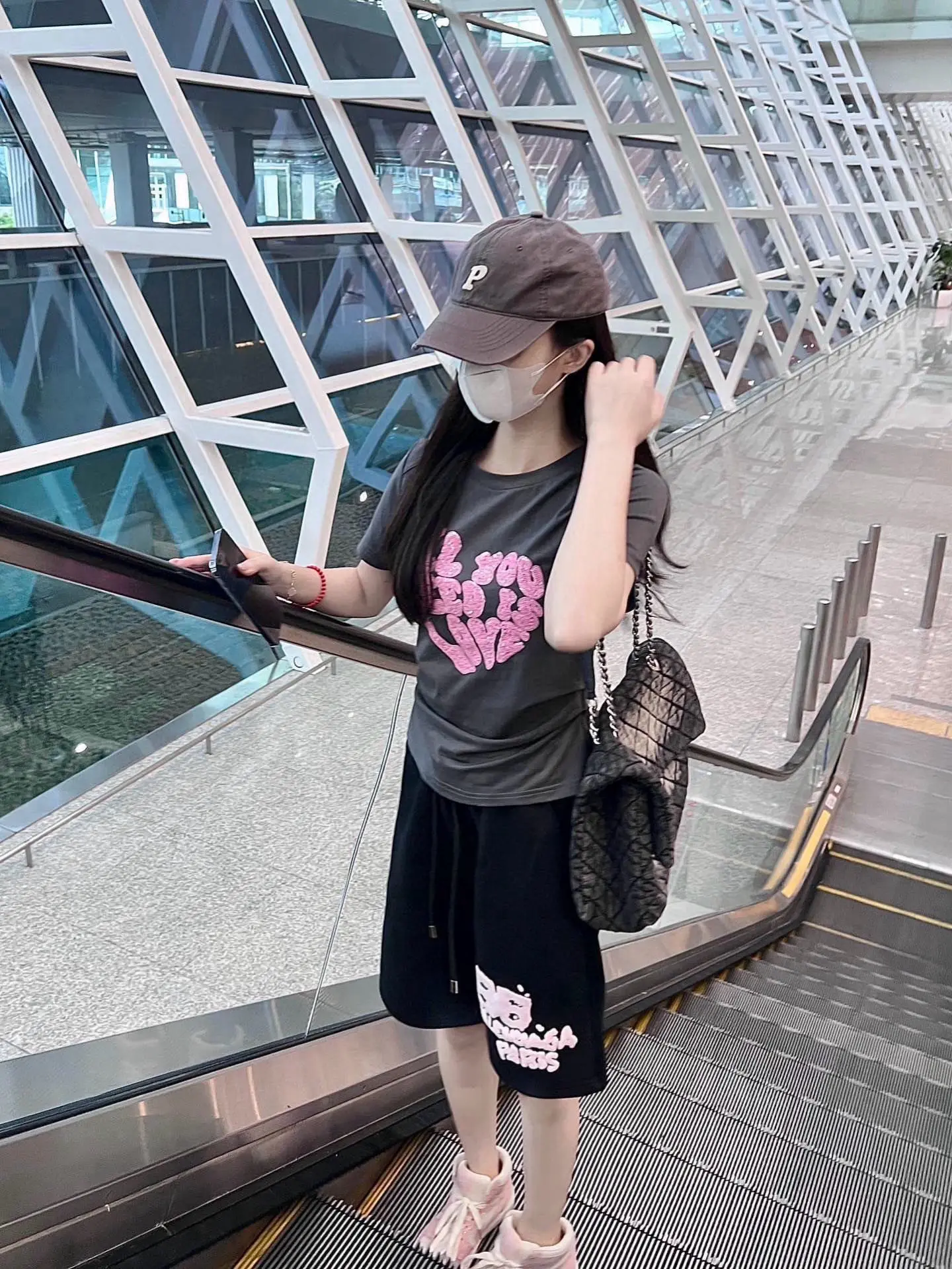 Graffiti Logo Print Cotton Shorts D12511261 — view 2