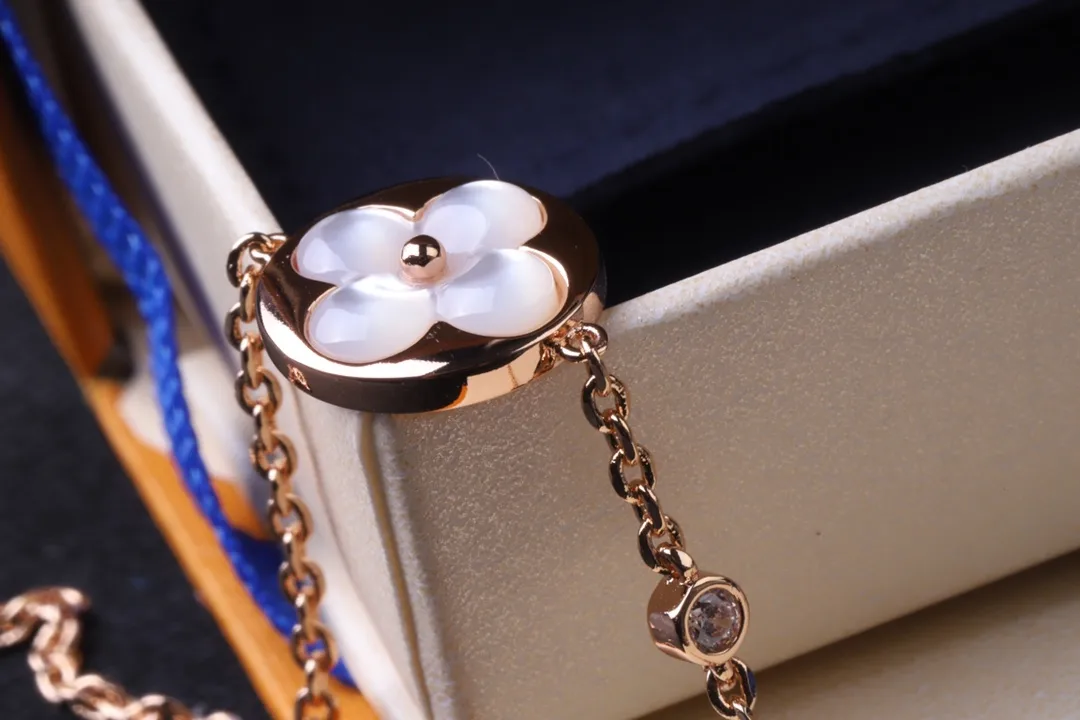 Monogram Flower Chain Bracelet (Gold-Plated Brass) D10517570 — view 3