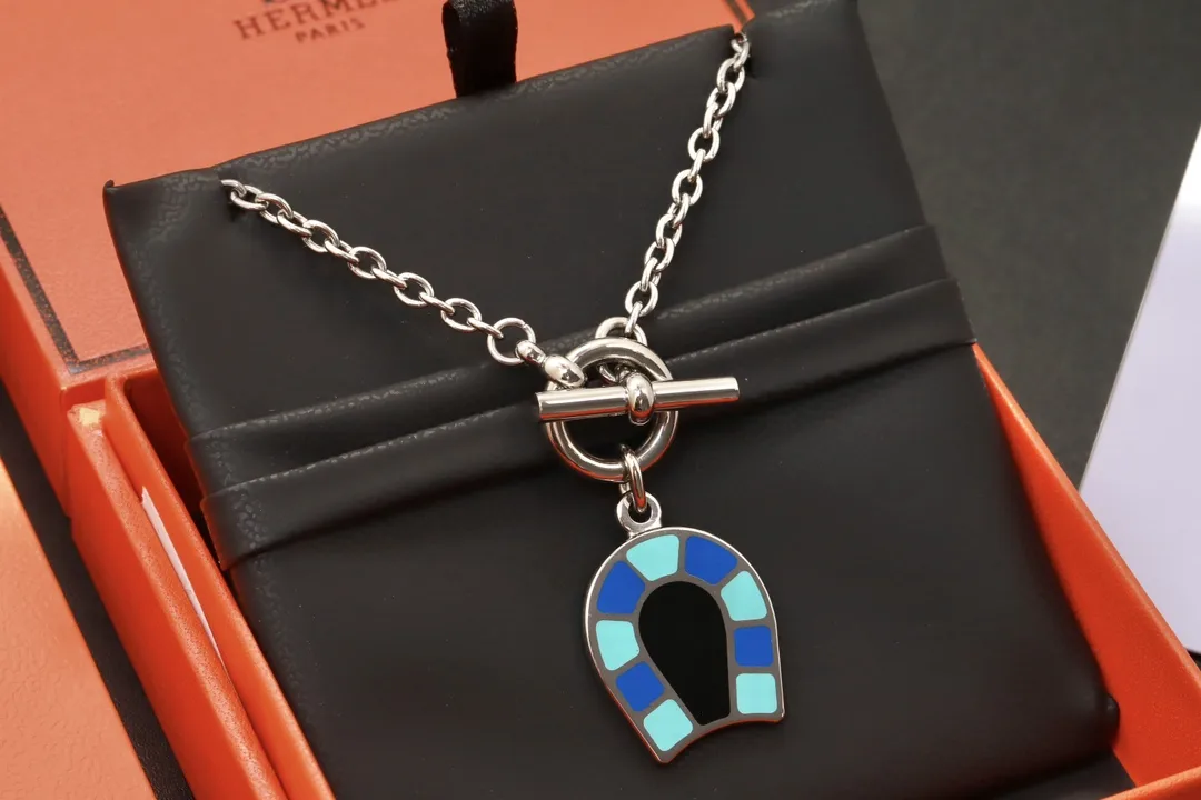 Helios Foracheval Enamel Horseshoe Pendant Necklace D16017715 — view 3
