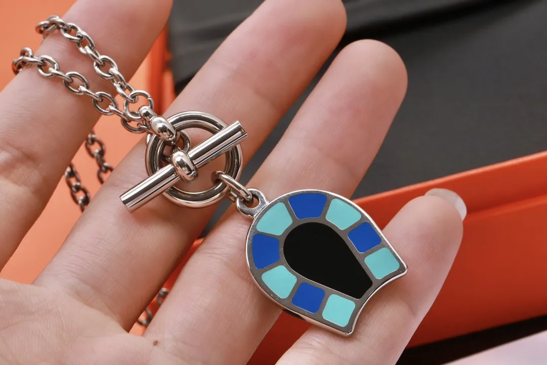 Helios Foracheval Enamel Horseshoe Pendant Necklace D16017715 — view 4