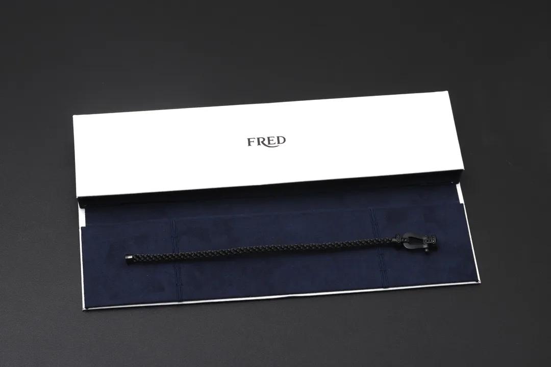 Force 10 Matte Black Horseshoe Bracelet D24017731 — view 2