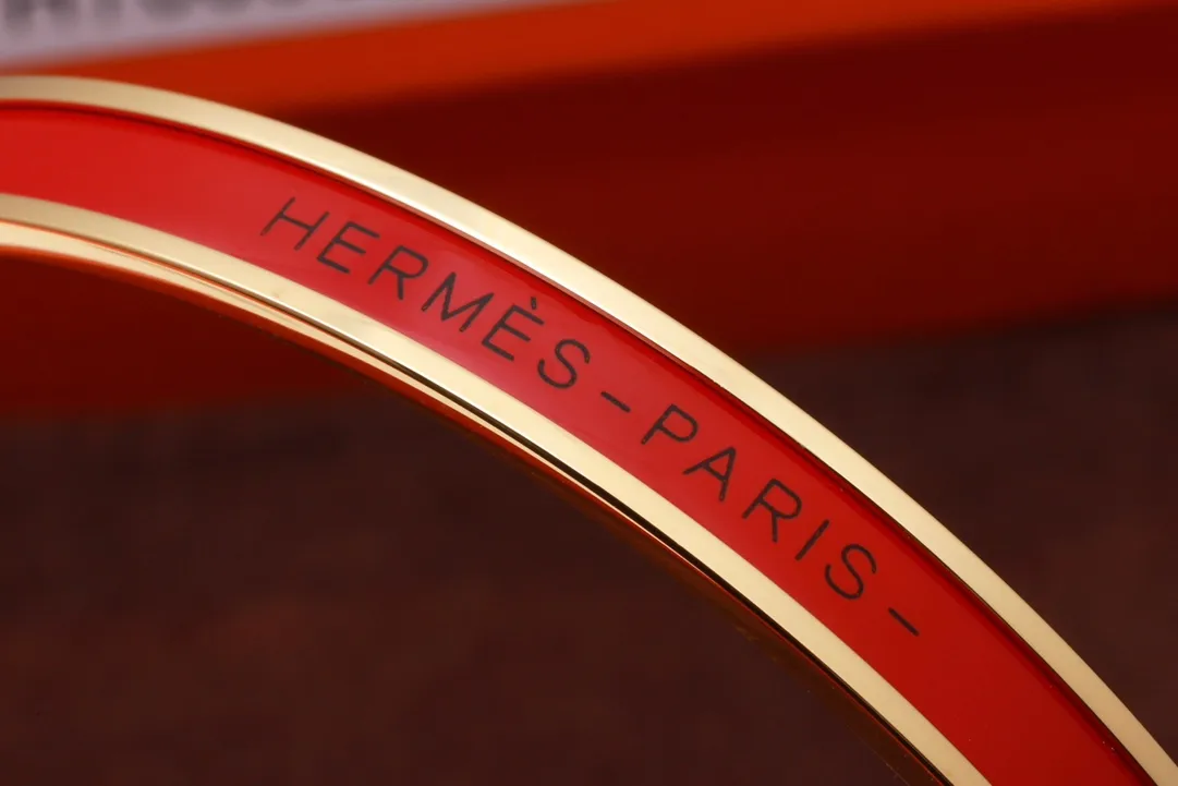 Narrow Enamel Bangle Bracelet D15517555 — view 6