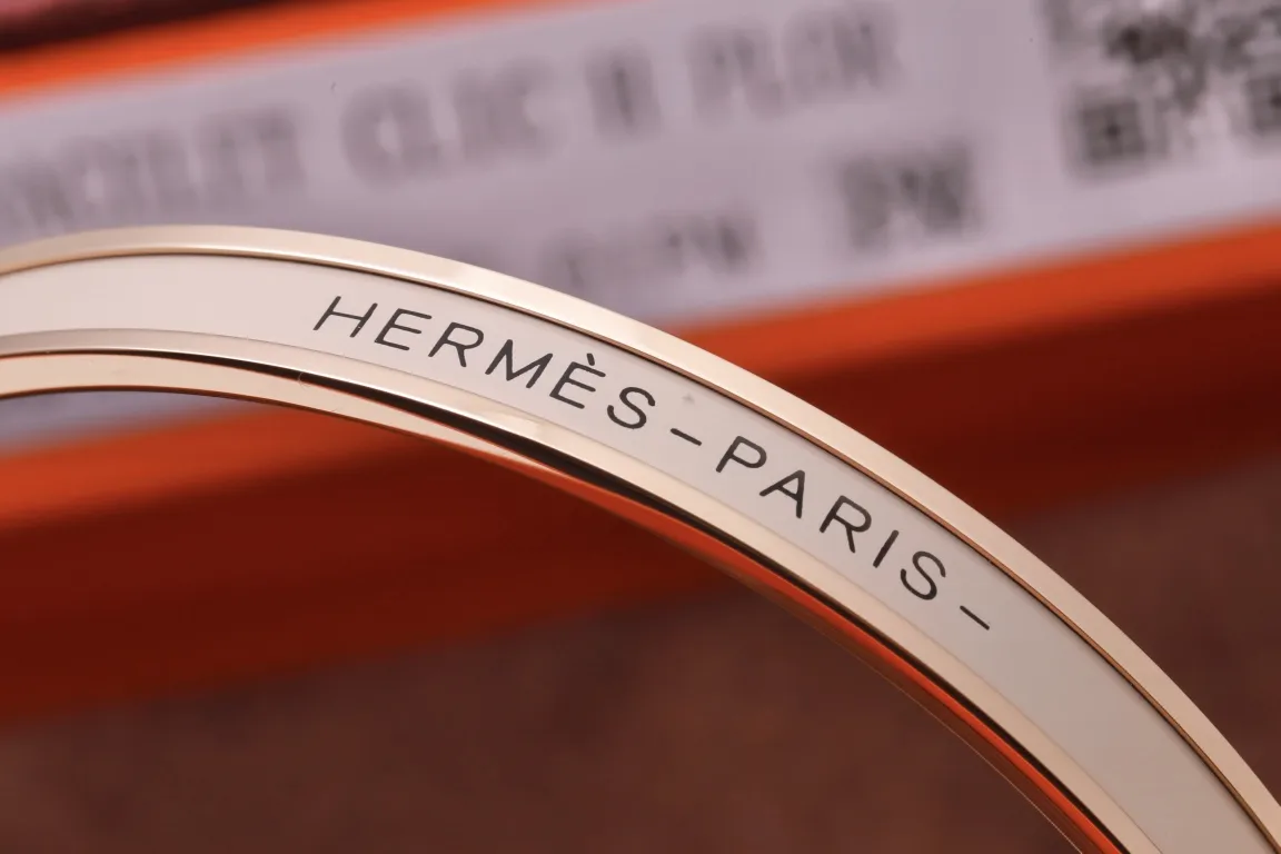 Uni Narrow Enamel Bangle D15517546 — view 5