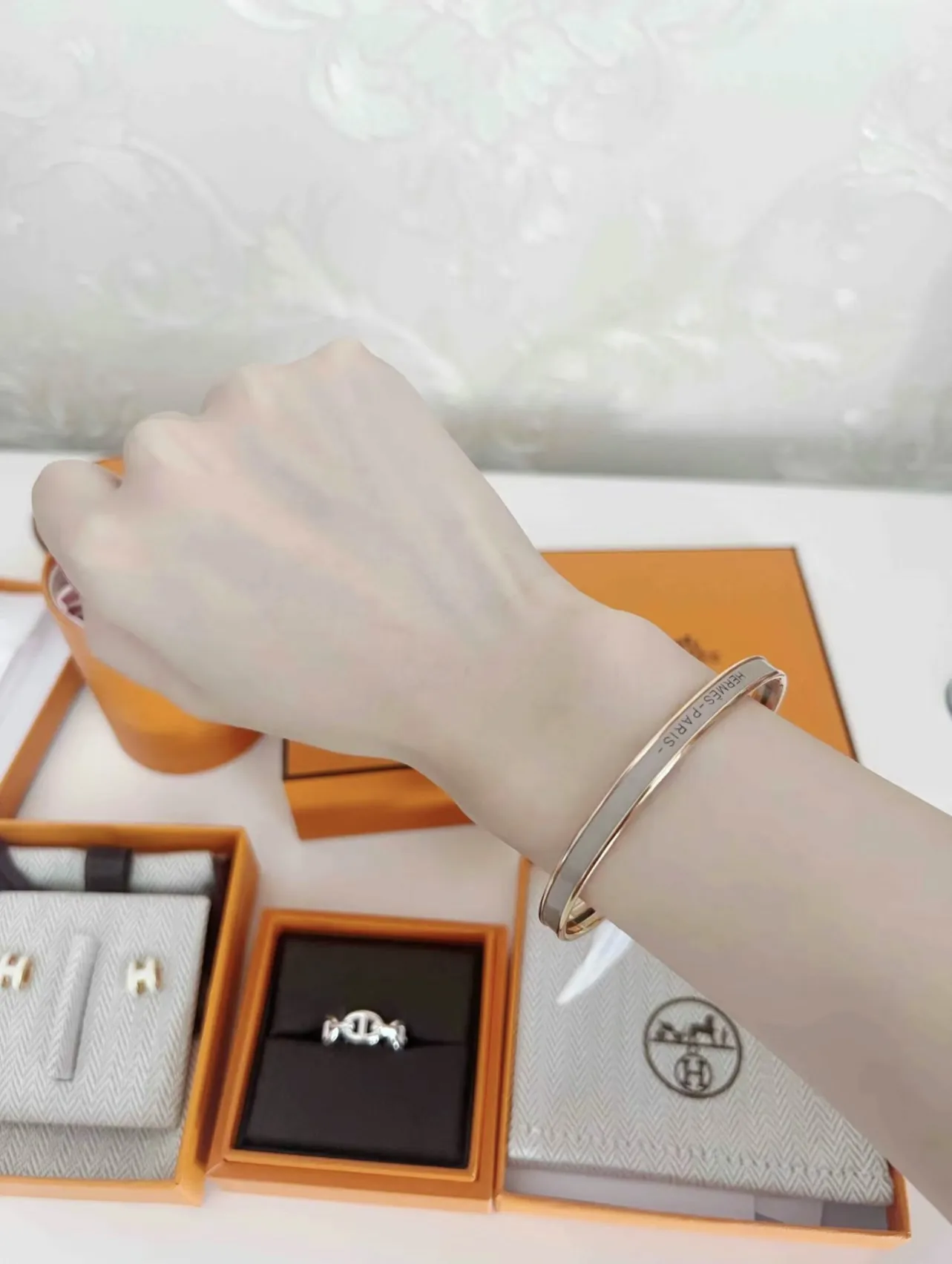 Uni Narrow Enamel Bangle D15517546 — view 8