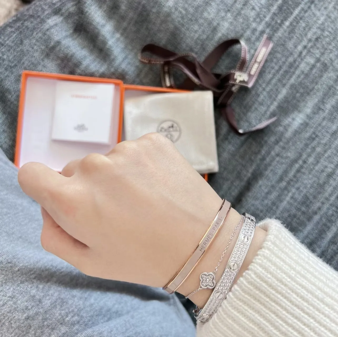 Uni Narrow Enamel Bangle D15517546 — view 9