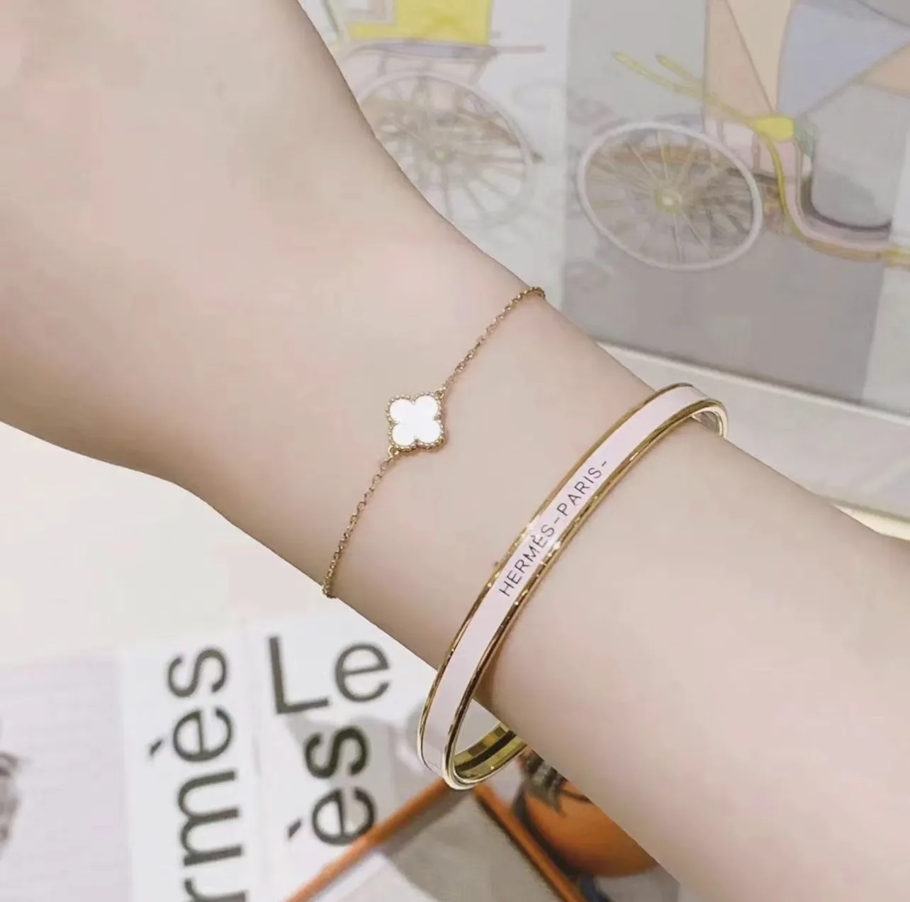 Narrow Enamel Bangle Bracelet D15517556 — view 9