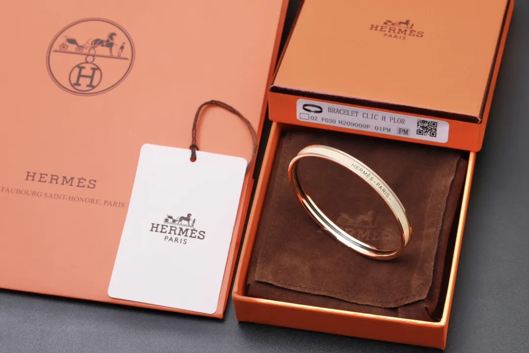 Narrow Enamel Bangle in Rose Gold D15517545 — view 4
