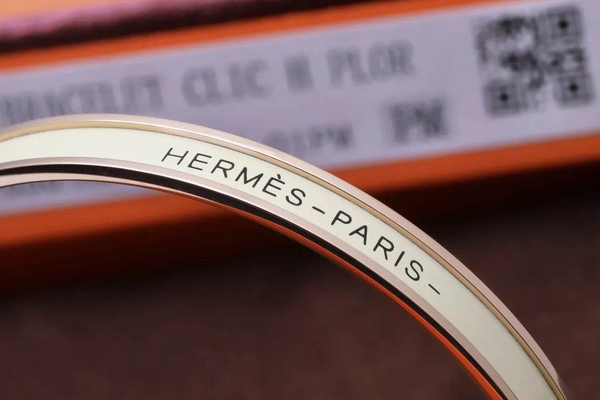 Narrow Enamel Bangle in Rose Gold D15517545 — view 5