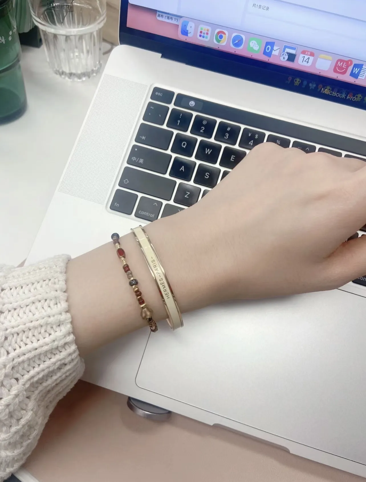 Narrow Enamel Bangle in Rose Gold D15517545 — view 7