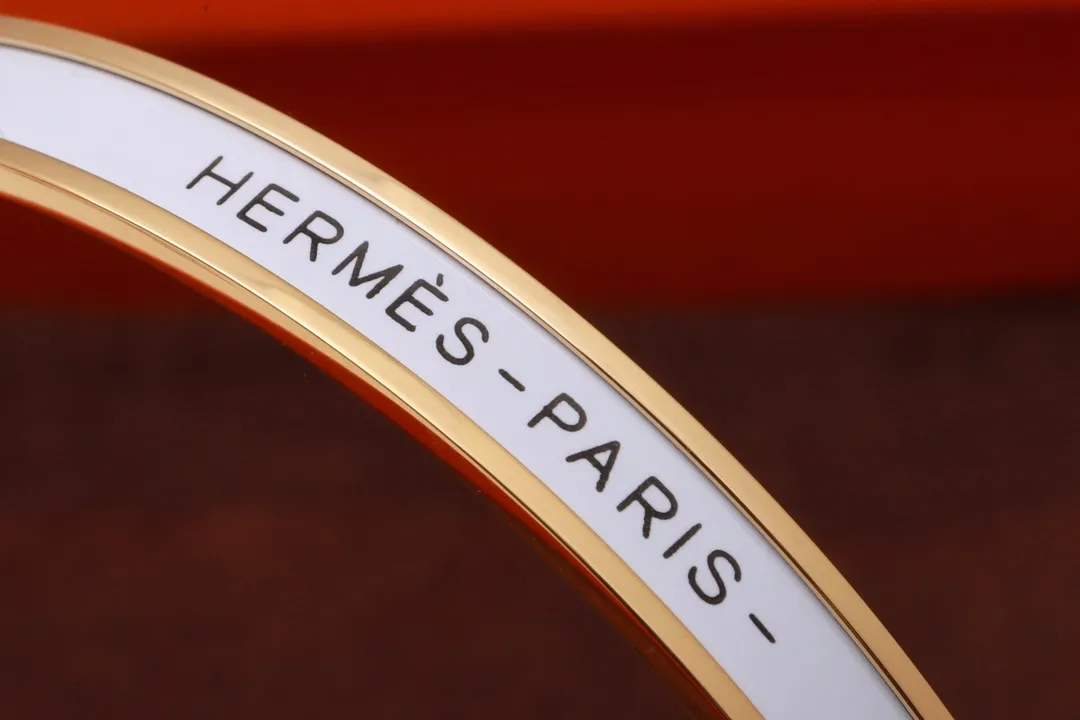 Narrow Enamel Bangle Bracelet D15517553 — view 5