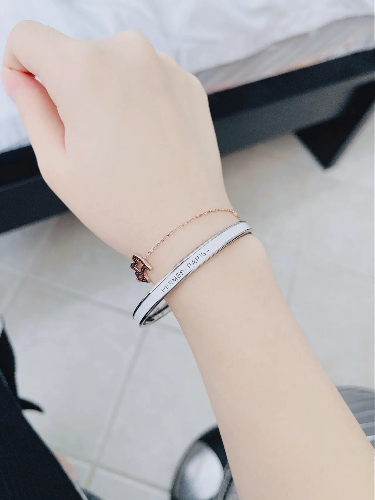 Narrow Enamel Bangle Bracelet D15517540 — view 7