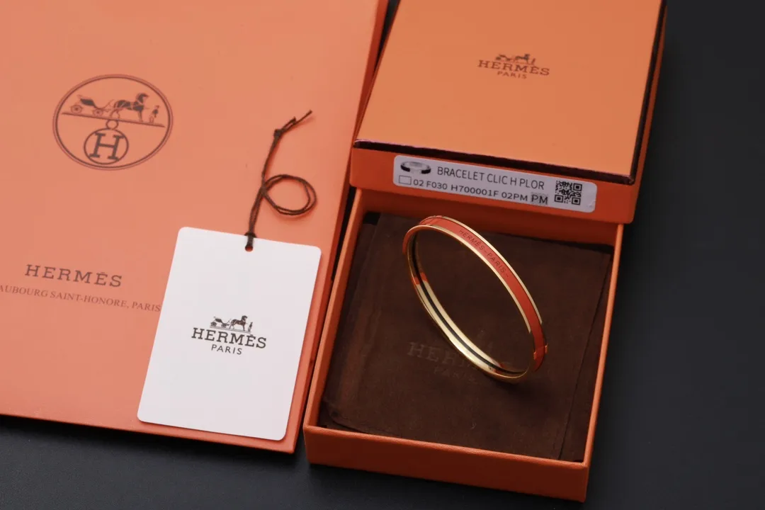 Narrow Enamel Bangle Bracelet D15517557 — view 4