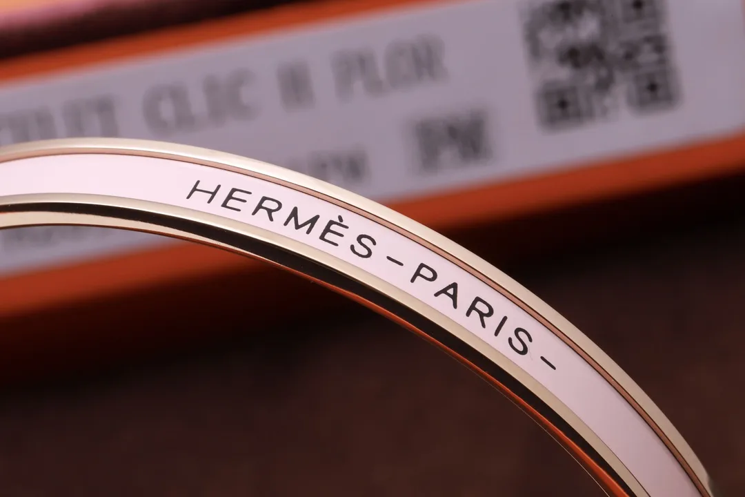 Narrow Enamel Bangle in Rose Gold D15517544 — view 5